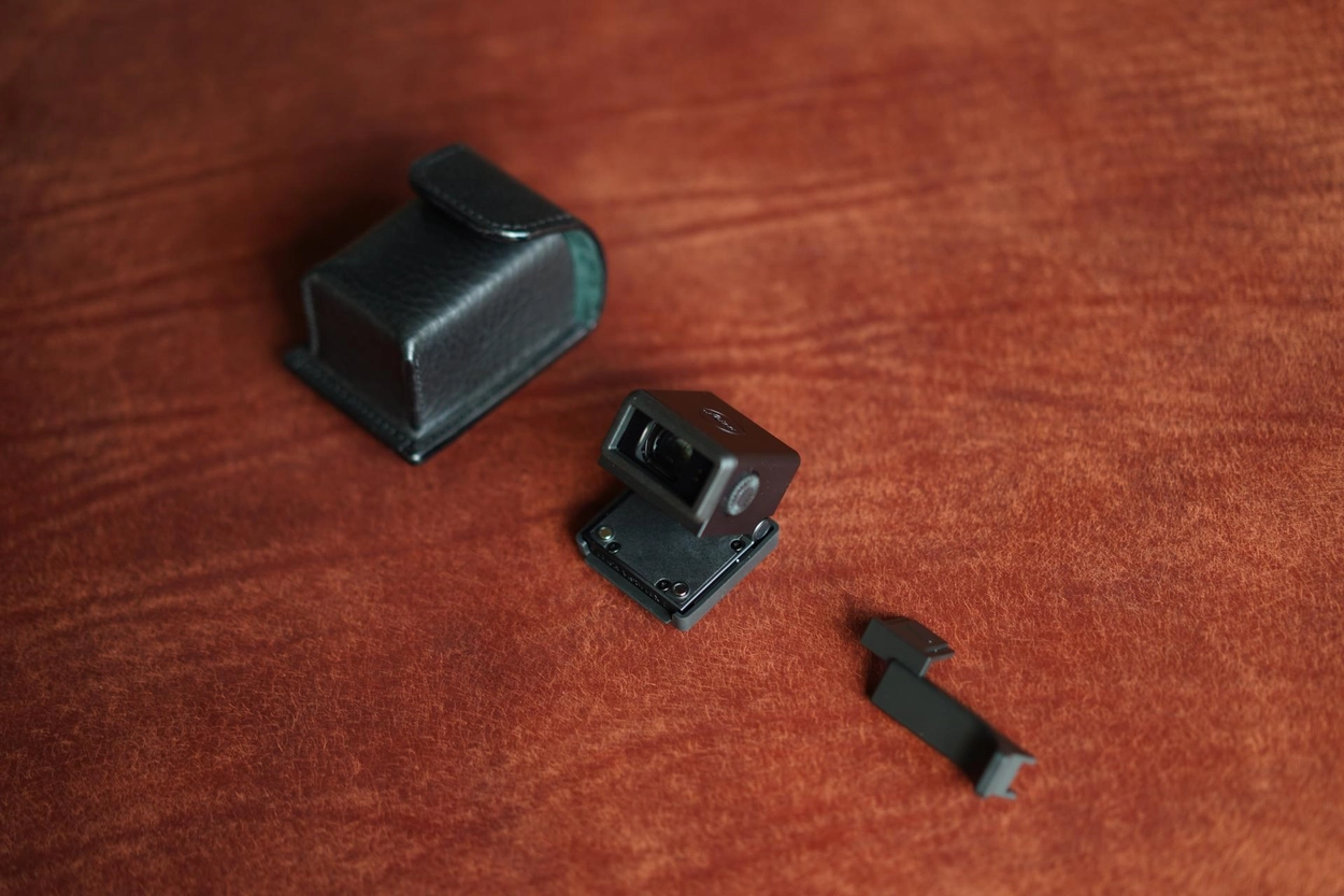 Multi Pouch for Leica Visoflex 2 & Thumb support (for M11) : LEICA