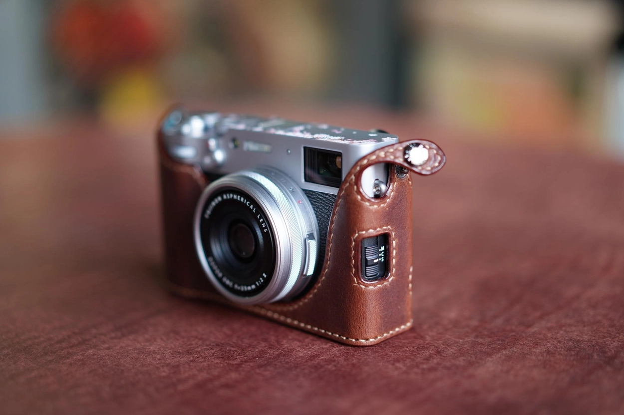 Half-case for Fujifilm X100V open-type/ snap fixed : LEICA CASES