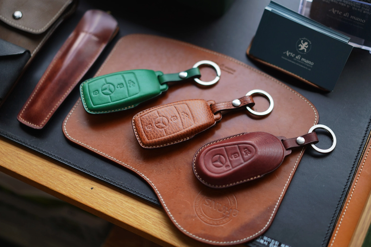 Mercedes Benz Molding smart key case : LEICA CASES & STRAPS by