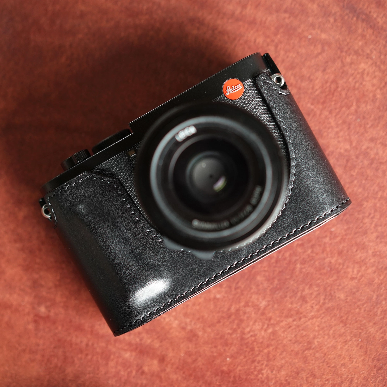 New type] Leica Q2 half case / battery & SD access door : LEICA