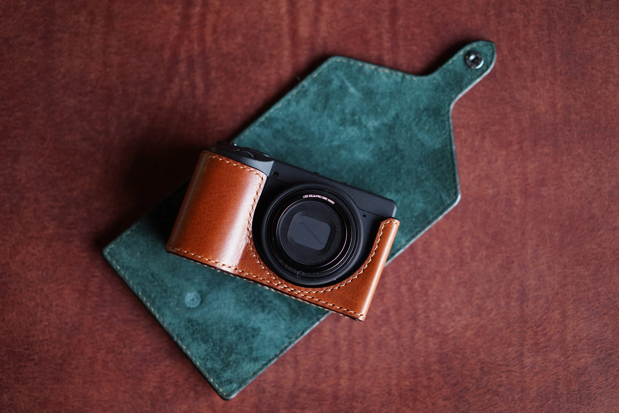 Ricoh GR4 Half case : LEICA CASES & STRAPS by handcraft - Arte di mano