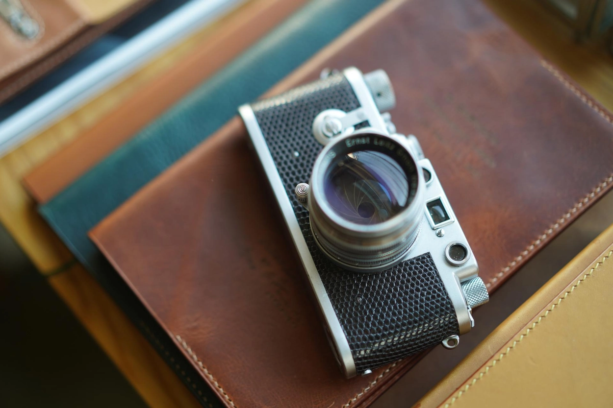 Leica Barnack IIIF / Real leather skin : LEICA CASES & STRAPS by