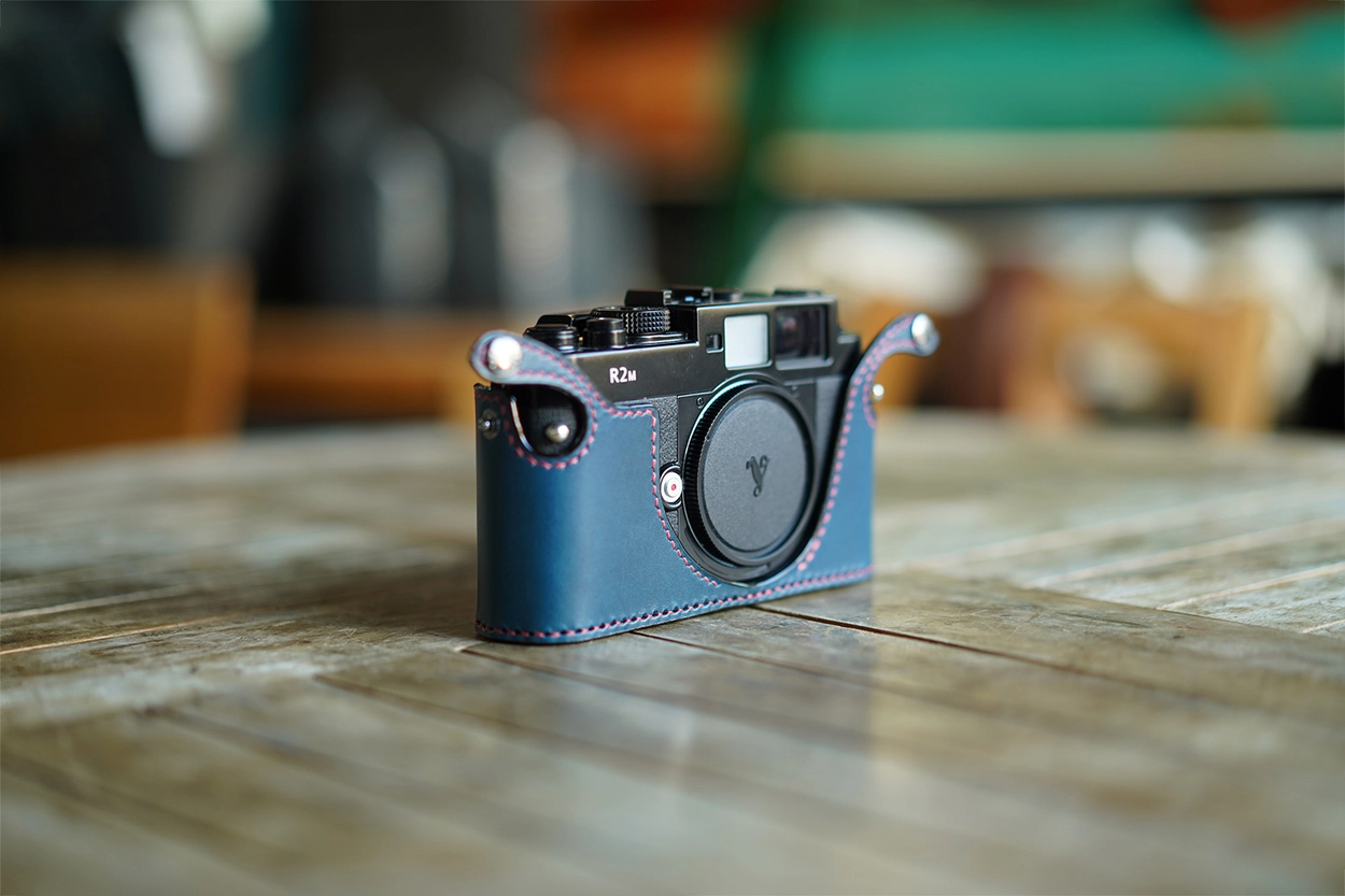 Voigtlander BESSA R2M half-case : LEICA CASES & STRAPS by