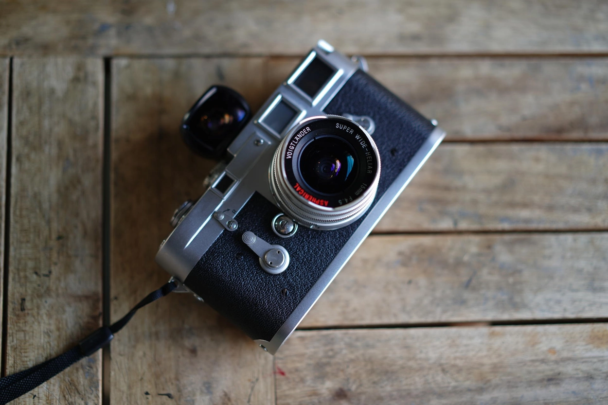 本革 Leica 初期 M3 皮を飾ります（背中のサイズ 3.4X7.8cm) 本革 Leica 初期 M3 皮を飾ります（背中のサイズ 3.4X7.8cm)