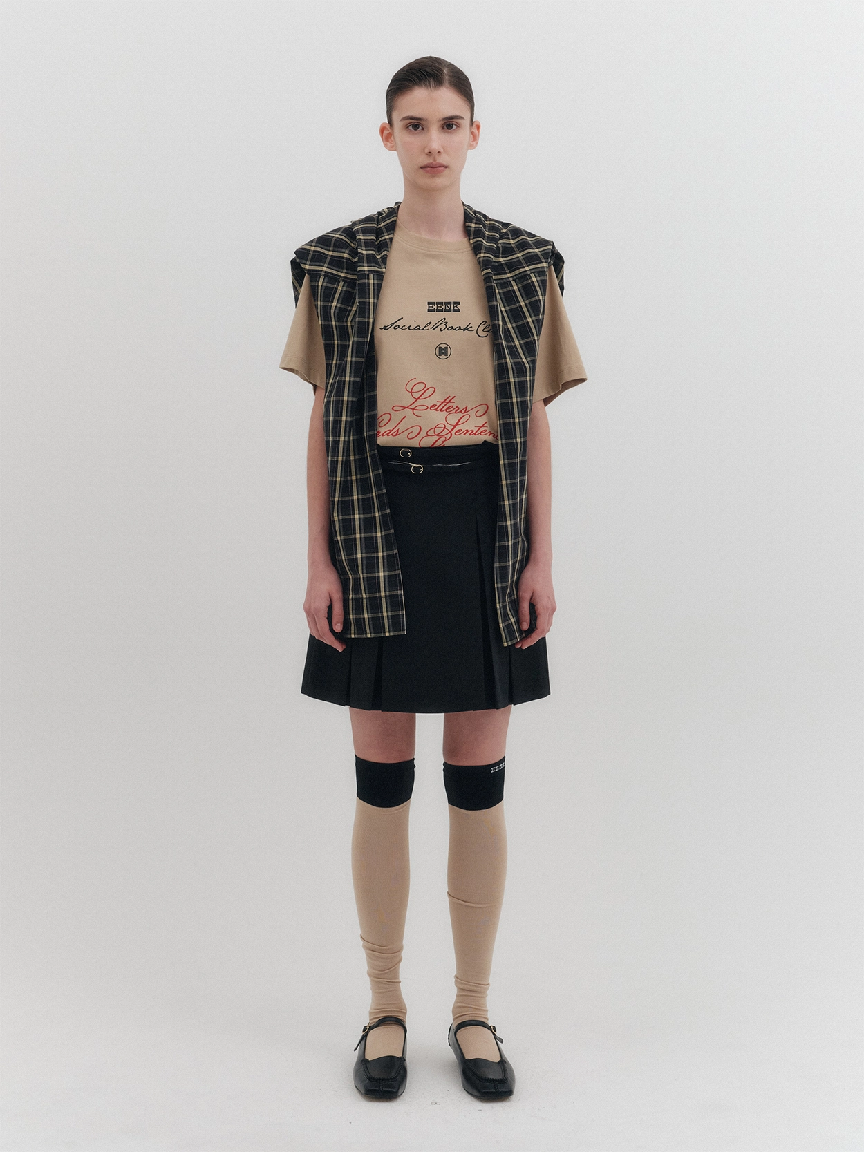 【EENK】ZOII A-line Mini Skirt Beige Black ZOII A-line Mini Skirt - Beige/Black : EENK SHOP