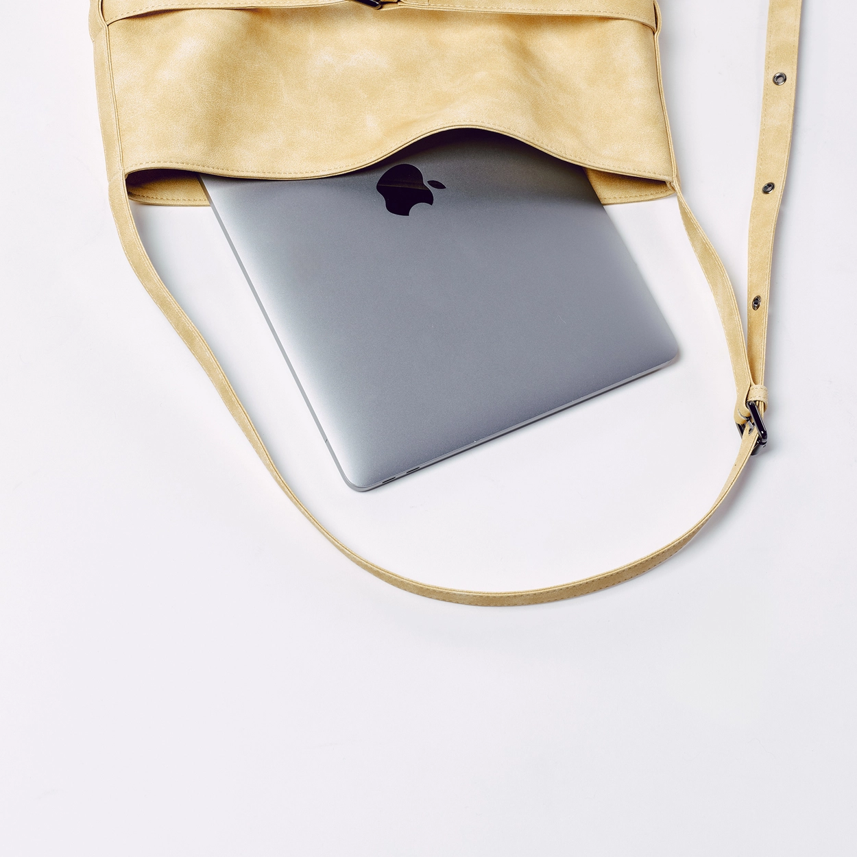 【SAMOONDOH】【送料・関税込み】BELT BUCKET BAG M NAPPA 230885298670c.jpg