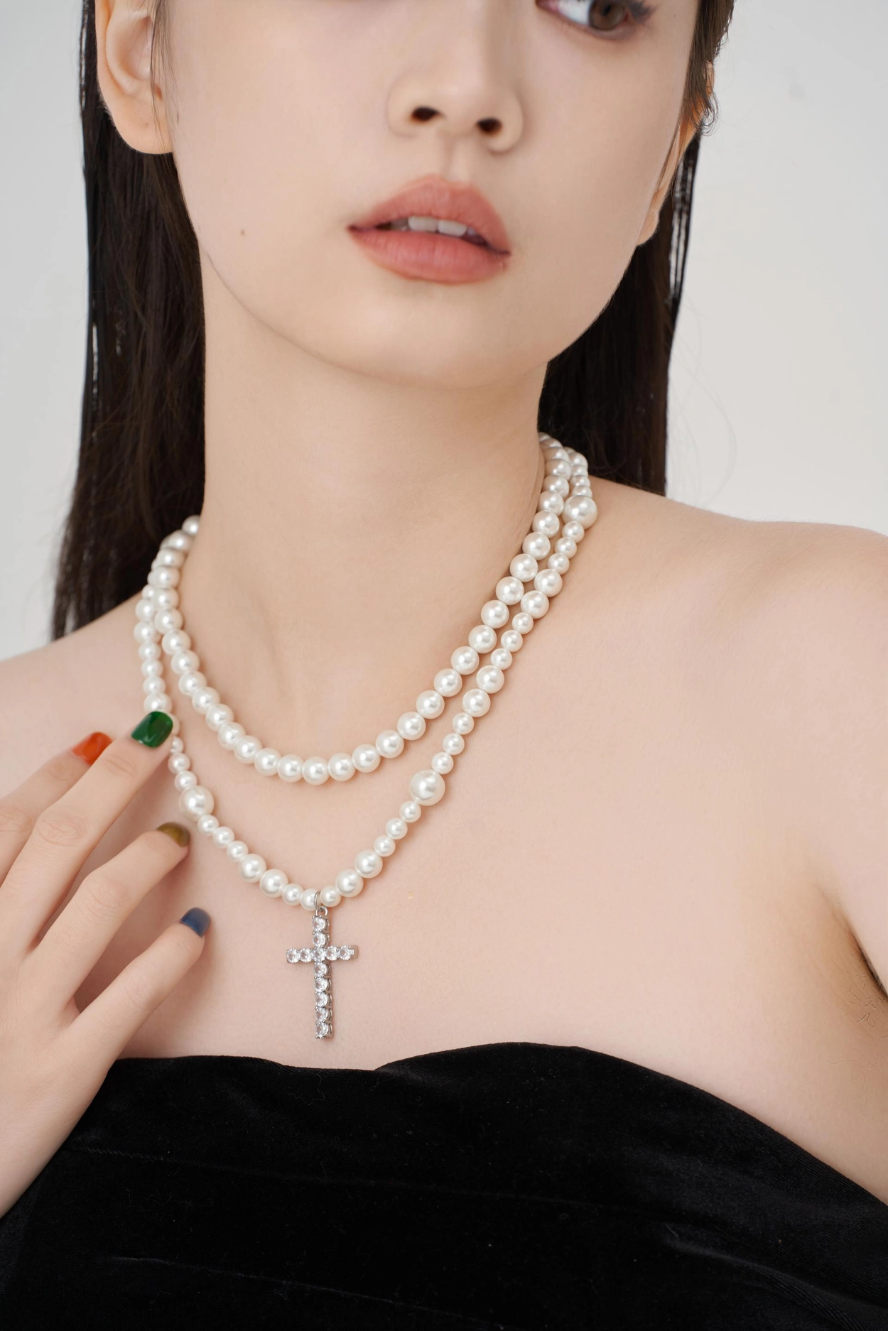 DOUBLE LAYER PEARL CROSS NECKLACE : twentyoneaugust-ww