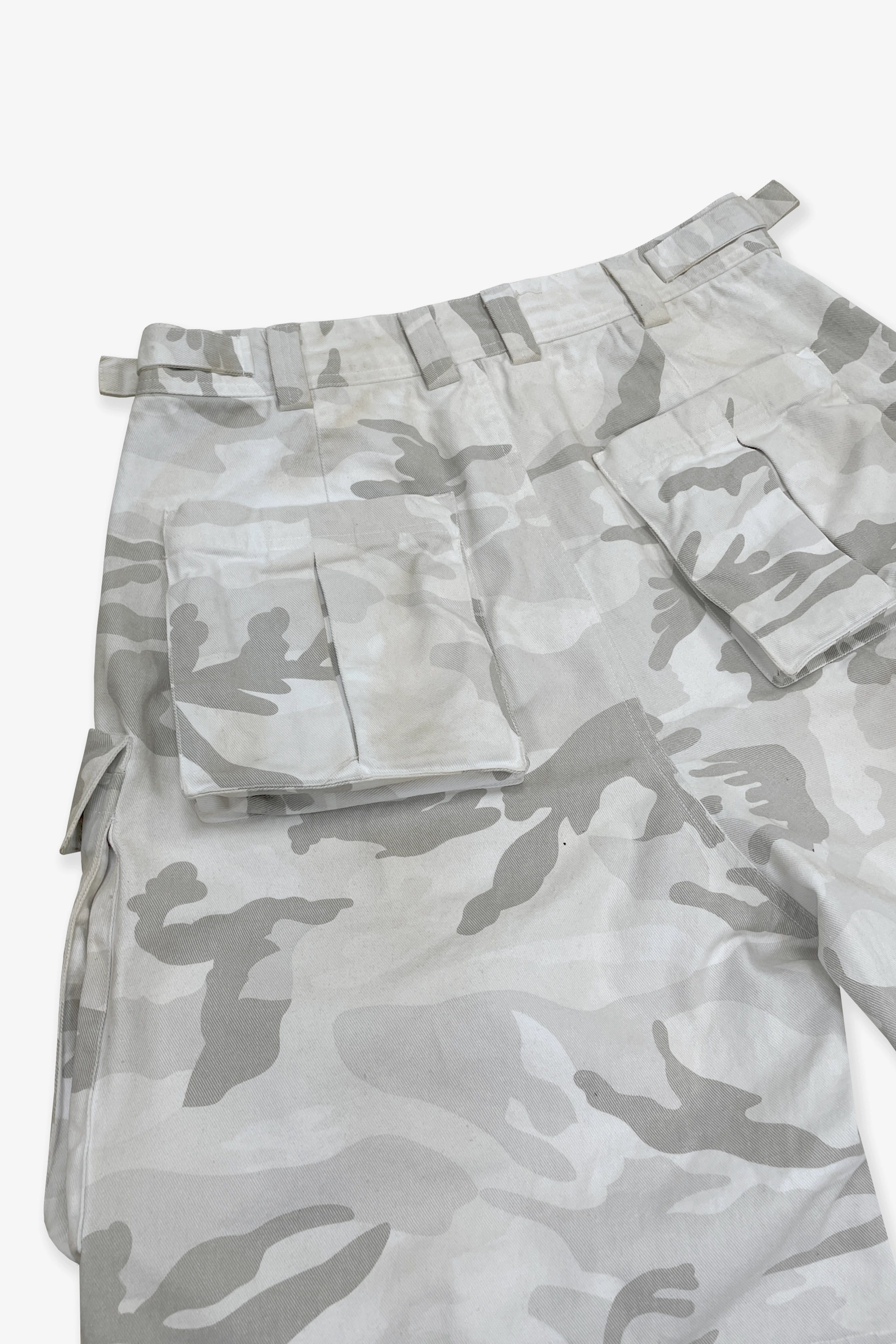WASHED CARGO PANTS - WHITE CAMO : PROJECT G/R WASHED CARGO PANTS - WHITE CAMO : PROJECT G/R