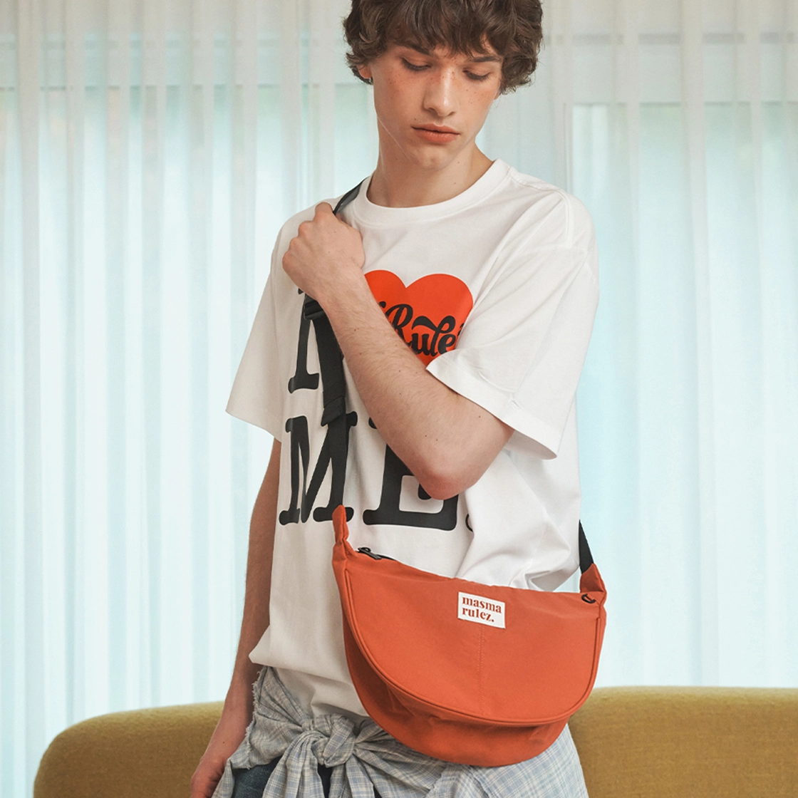 【masmarulez】Halfmoon cross bag Masmarulez] Korean Halfmoon Cross Bag Unisex, Waterproof