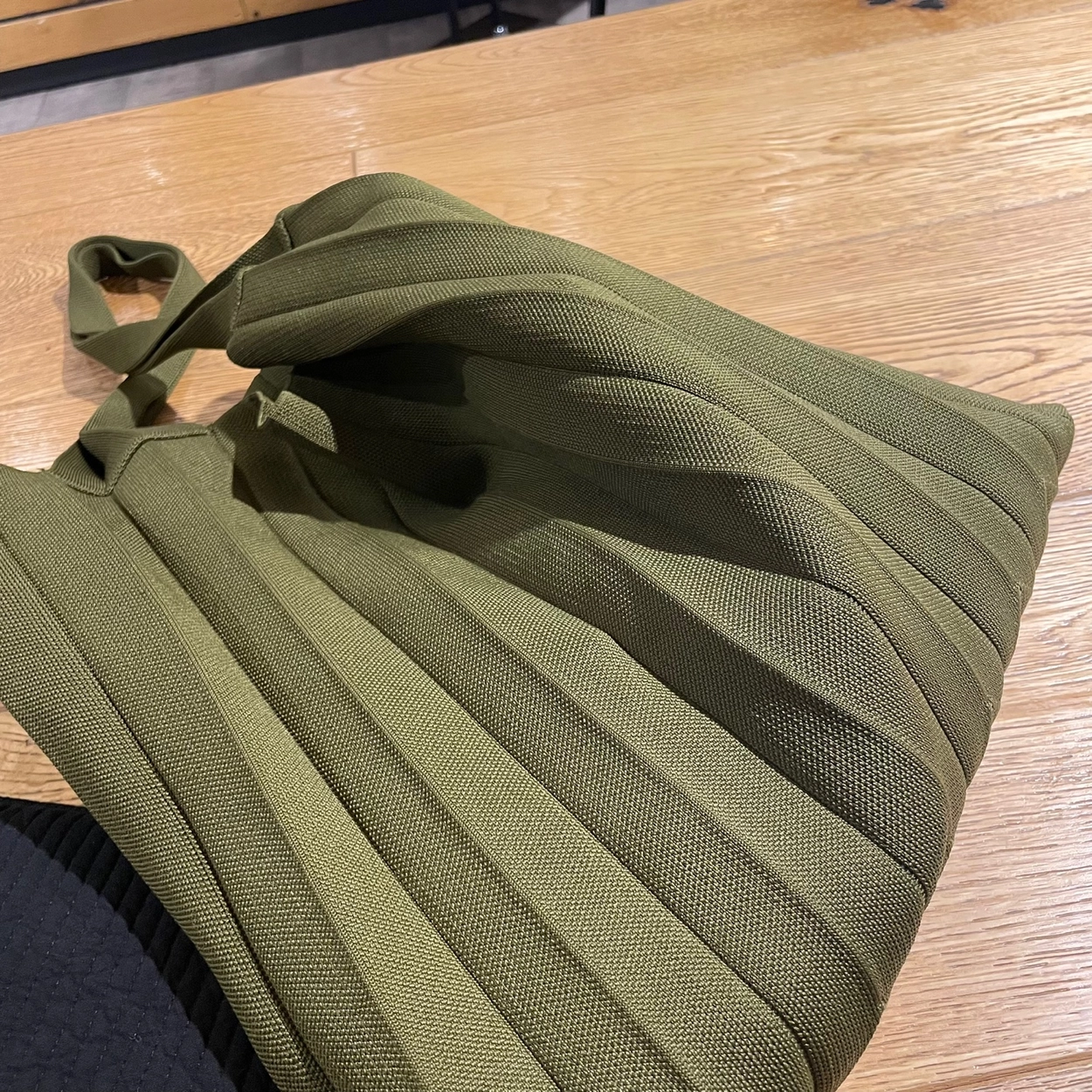 Shoulder Bag Jacquard Khaki : PLEATSMAMA: Sustainable Knit