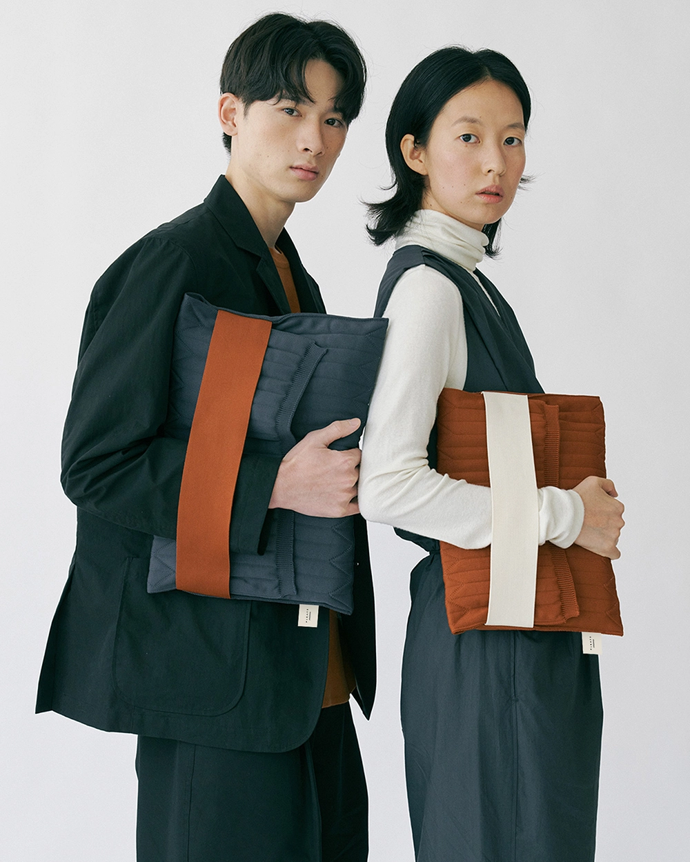 ★ PLEATS MAMA★ Airknit laptop pouch khaki 13 inch 5006419 AirKnit Laptop Pouch Deep Green : PLEATSMAMA: Sustainable