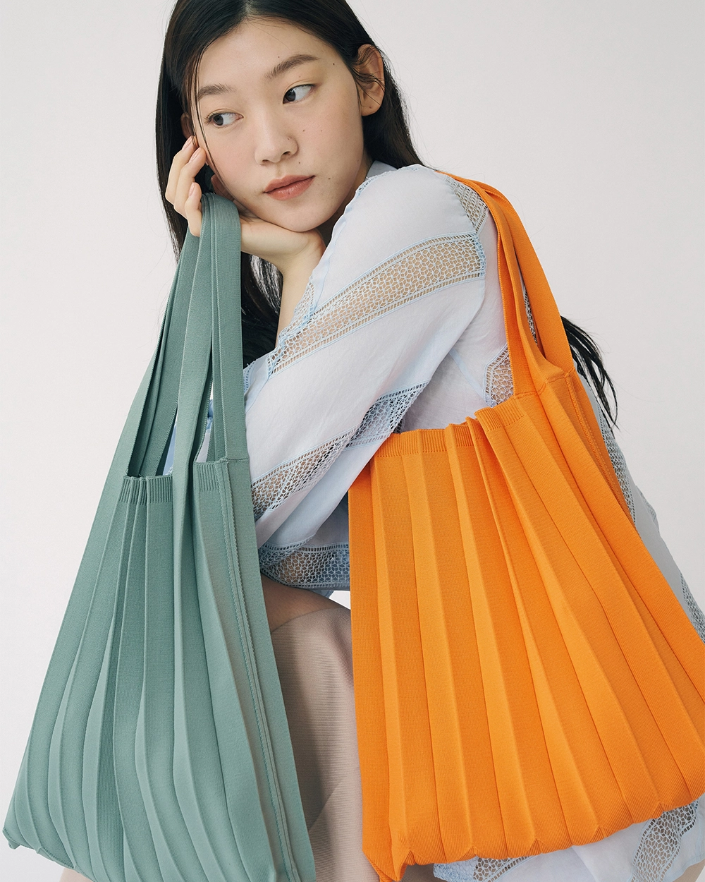 PLEATS MAMA 正規品関税込み NEW SACOCHE BAG SAGE New Sacoche Bag Sage : PLEATSMAMA: Sustainable Knit Pleats Bag
