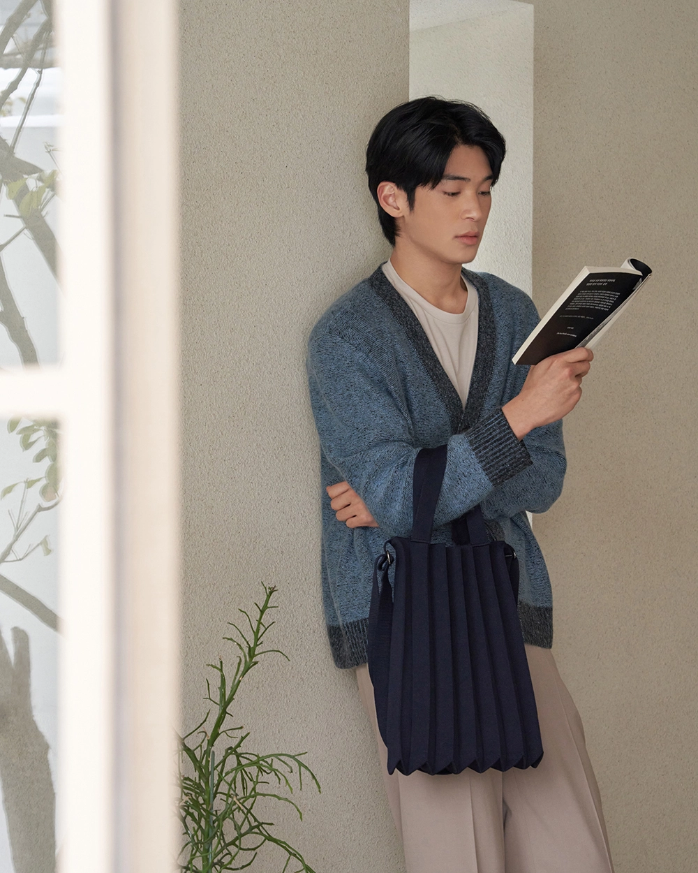 Hardshell Bag Midnight : PLEATSMAMA: Sustainable Knit Pleats Bag