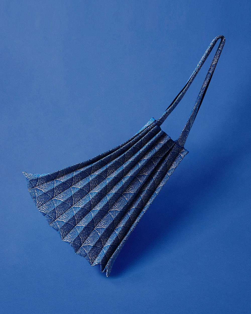 PLEATS MAMA 正規品関税込み SHOULDER BAG BLUE CORAL PLEATSMAMA: Sustainable Knit Pleats Bag