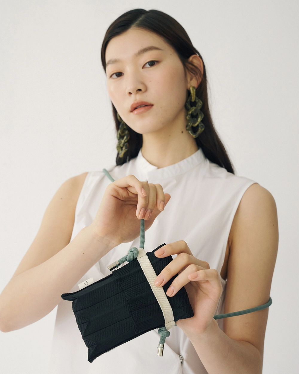 早期完売★PLEATSMAMA★NANO Bag★バッグ★日本未入荷★大人気★ Nano Bag Glitter Blue : PLEATSMAMA: Sustainable Knit Pleats Bag