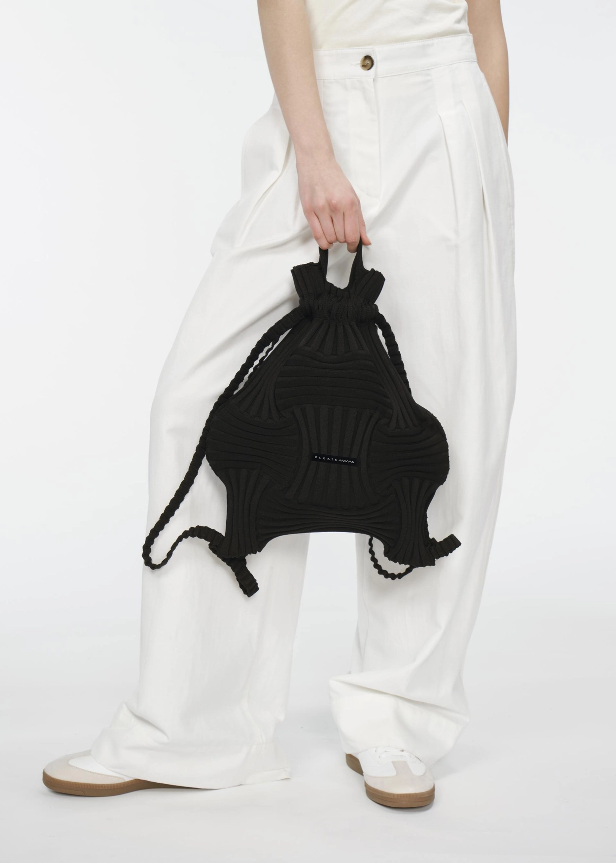 未使用 PLEATS MAMA BOW BACKPACK MIDNIGHT Bow BackPack Midnight : PLEATSMAMA: Sustainable Knit Pleats Bag