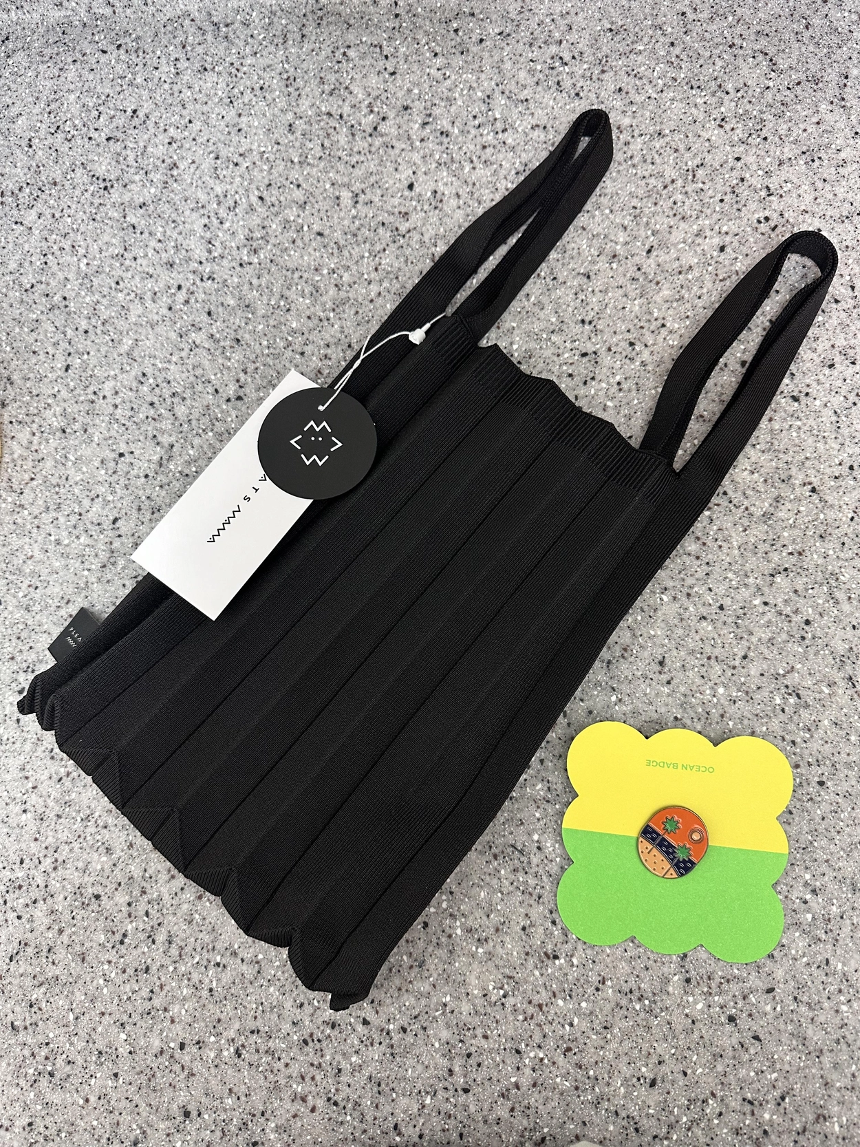 【PLEATS MAMA】[Zero Black Edition] Mini tote bag black ZEROBLACK EDITION] Mini Tote Bag Black : PLEATSMAMA