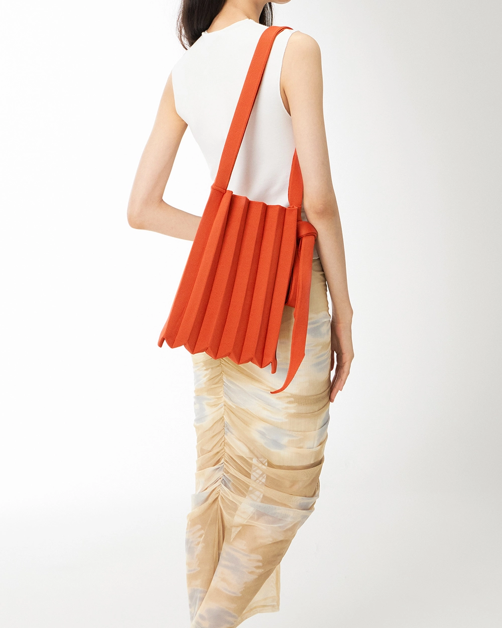 PLEATS MAMA 正規品関税込み NEW CROSS BAG CREAM ORANGE New Cross Bag Orange : PLEATSMAMA: Sustainable Knit Pleats Bag