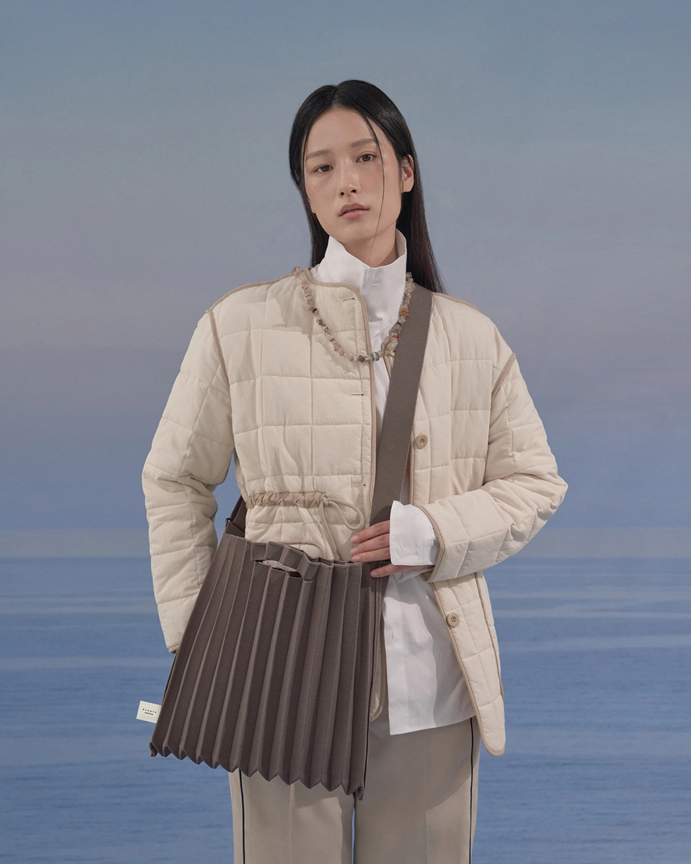 PLEATS MAMA 正規品関税込み STUDIO BAG MOCHA Studio Bag Mocha : PLEATSMAMA: Sustainable Knit Pleats Bag