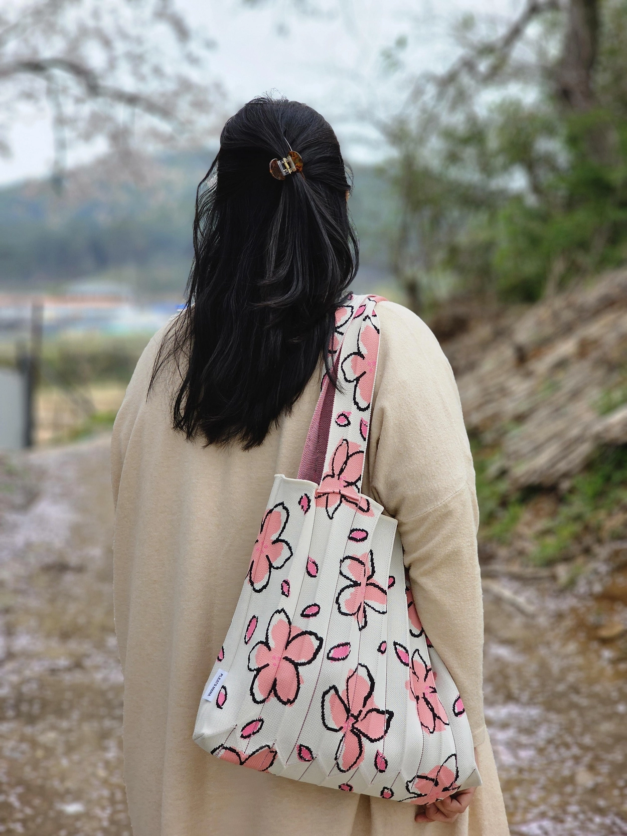 PLEATS MAMA 正規品関税込み [CHERRY BLOSSOM EDITION] 2WAY BAG CHERRY BLOSSOM EDITION] 2Way Shopper Bag Cream(free reusable