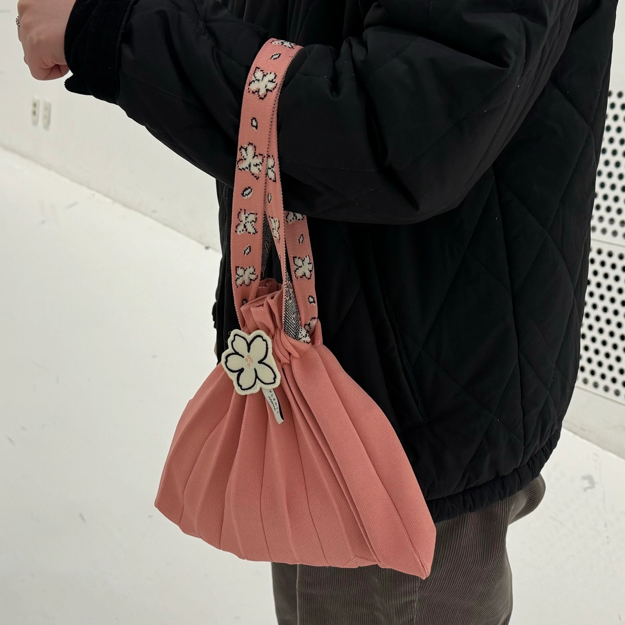 PLEATS MAMA 正規品関税込み [CHERRY BLOSSOM] MINI BUBBLE BAG CHERRY BLOSSOM EDITION] Mini Bubble Bag Cream : PLEATSMAMA