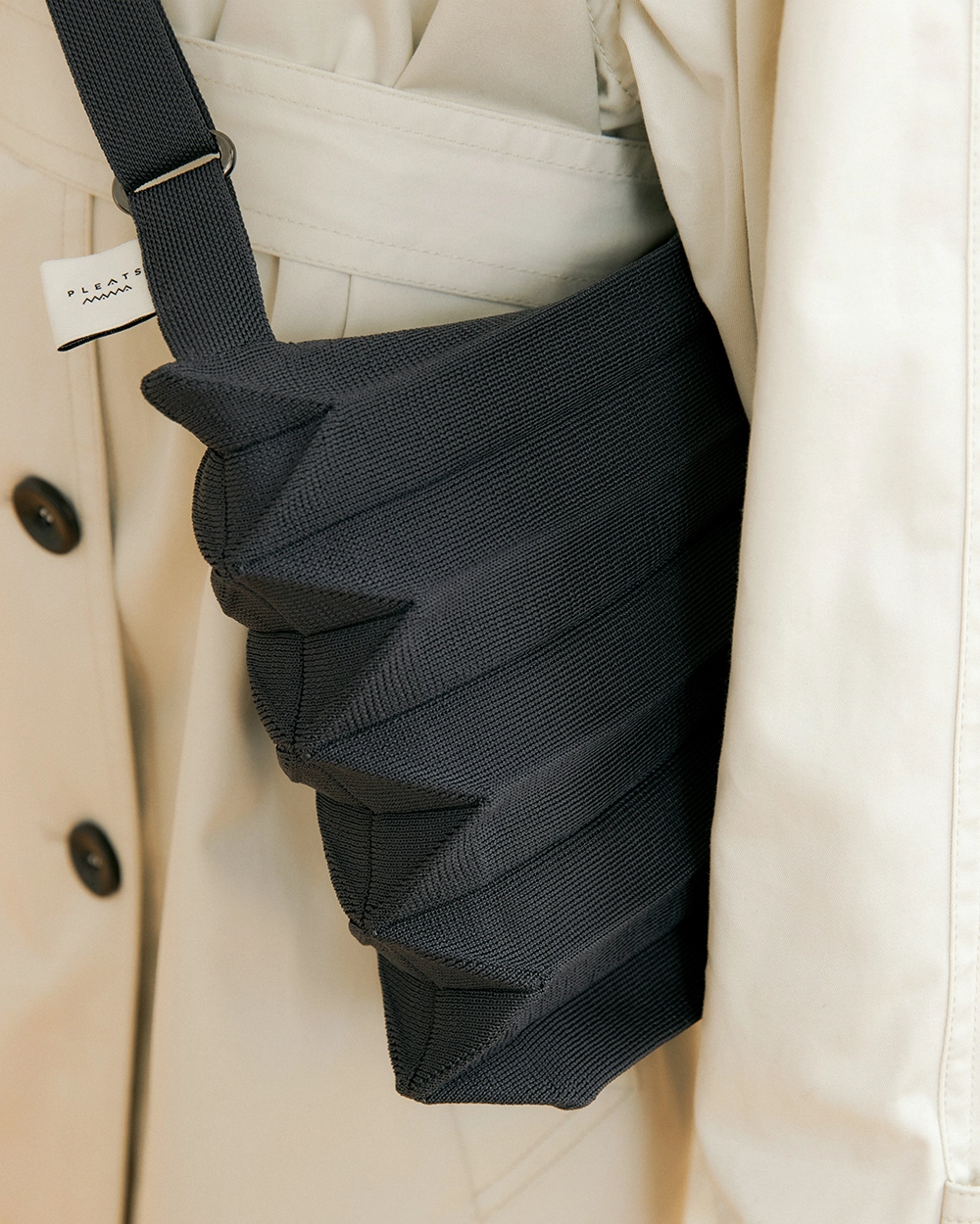 New Sacoche Bag Charcoal : PLEATSMAMA: Sustainable Knit