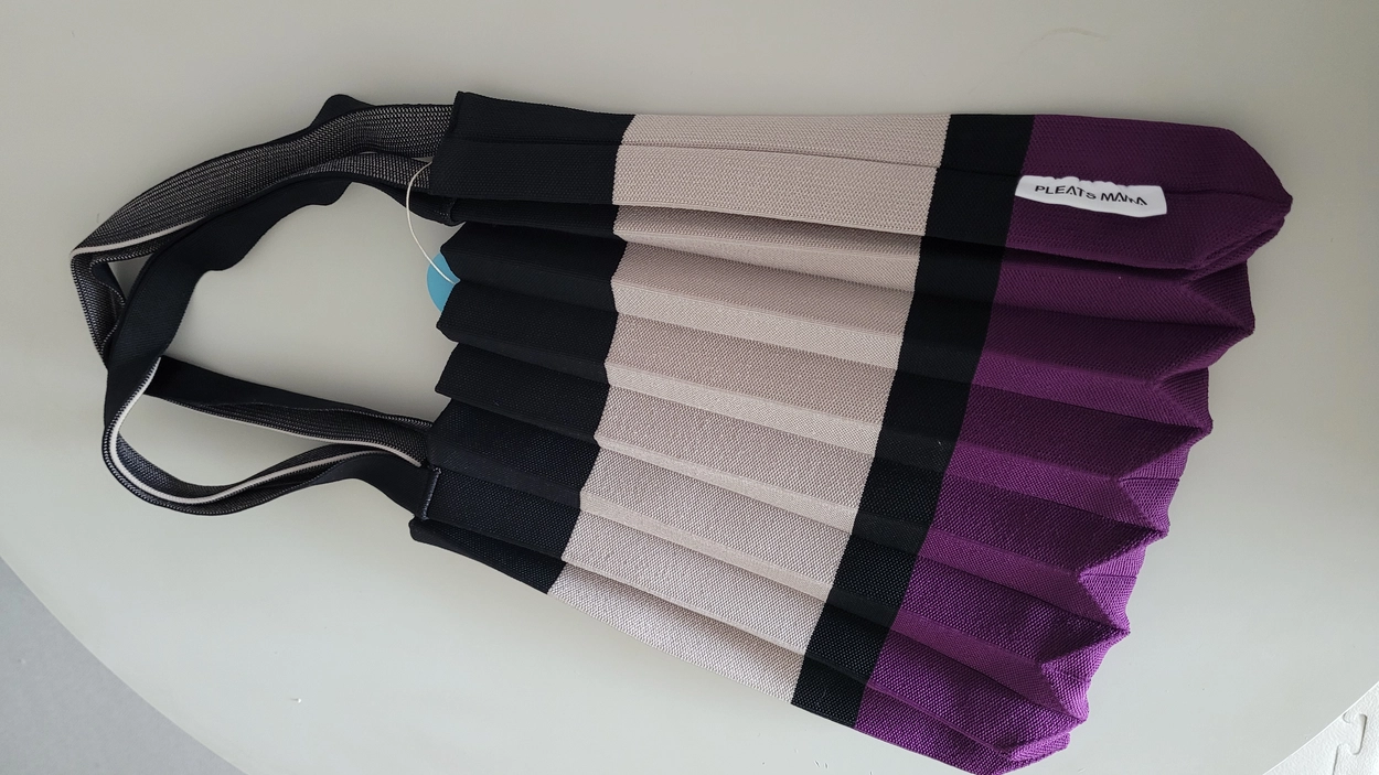 PLEATS MAMA 正規品関税込み SHOULDER BAG PURPLE BLACK Shoulder Bag Purple Black : PLEATSMAMA: Sustainable Knit