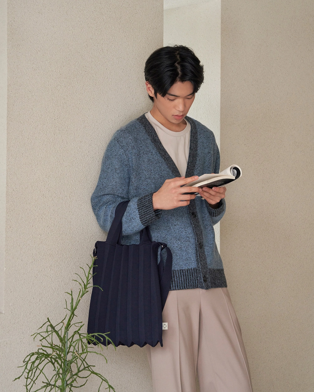 Hardshell Bag Midnight : PLEATSMAMA: Sustainable Knit Pleats Bag