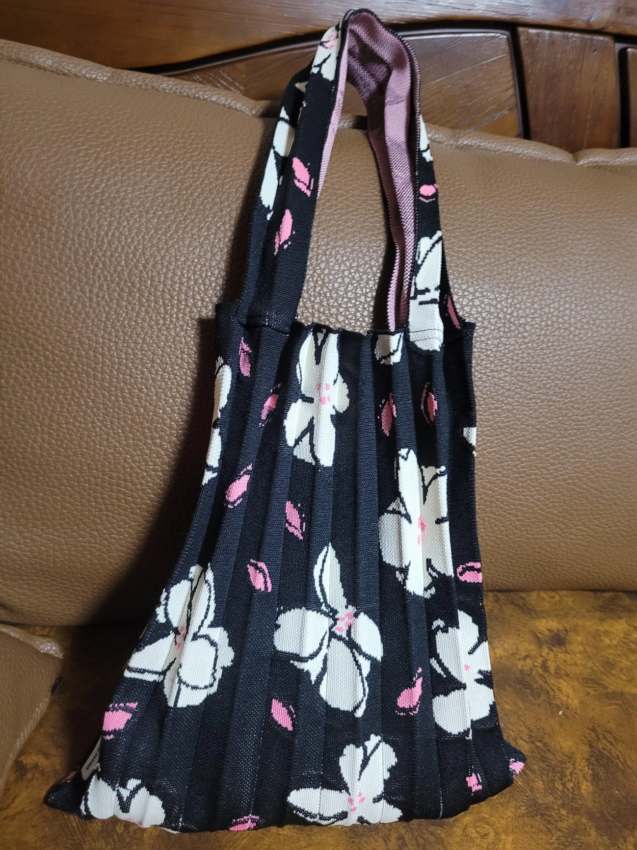 【PLEATS MAMA】[Cherry Blossom Edition] Shoulder bag 3 COLOR CHERRY BLOSSOM EDITION] Shoulder Bag Black(free reusable
