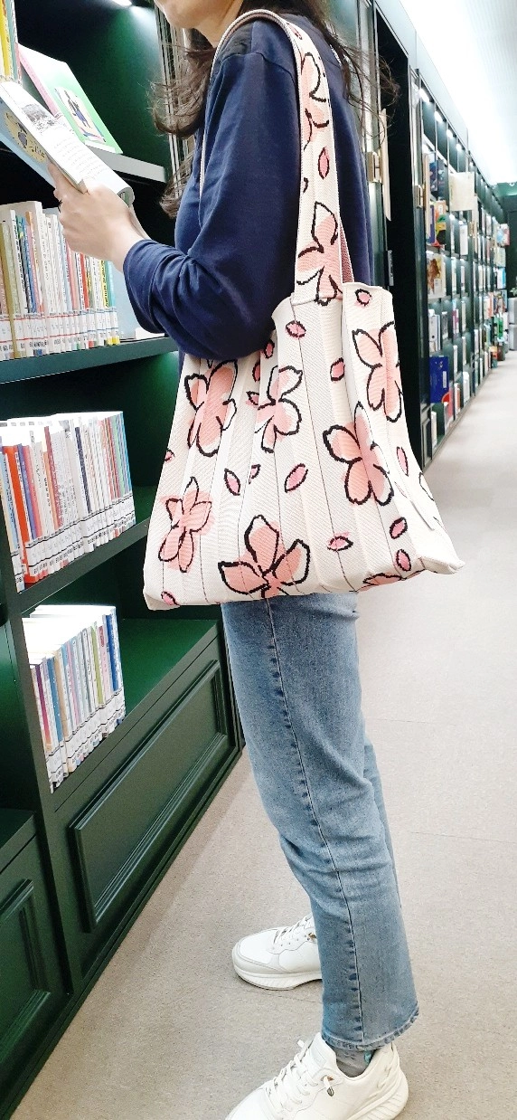 PLEATS MAMA 正規品関税込み [CHERRY BLOSSOM EDITION] 2WAY BAG CHERRY BLOSSOM EDITION] 2Way Shopper Bag Cream(free reusable