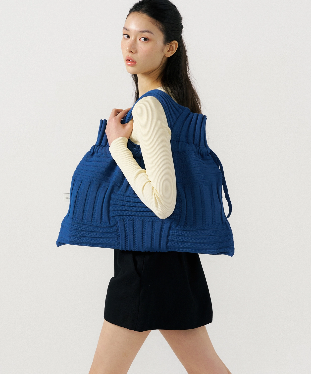 Rain 韓国発！（K002）プリーツママミニクロスボウバックライトブルー Rain 韓国発！（K002）プリーツママミニクロスボウバックライトブルー