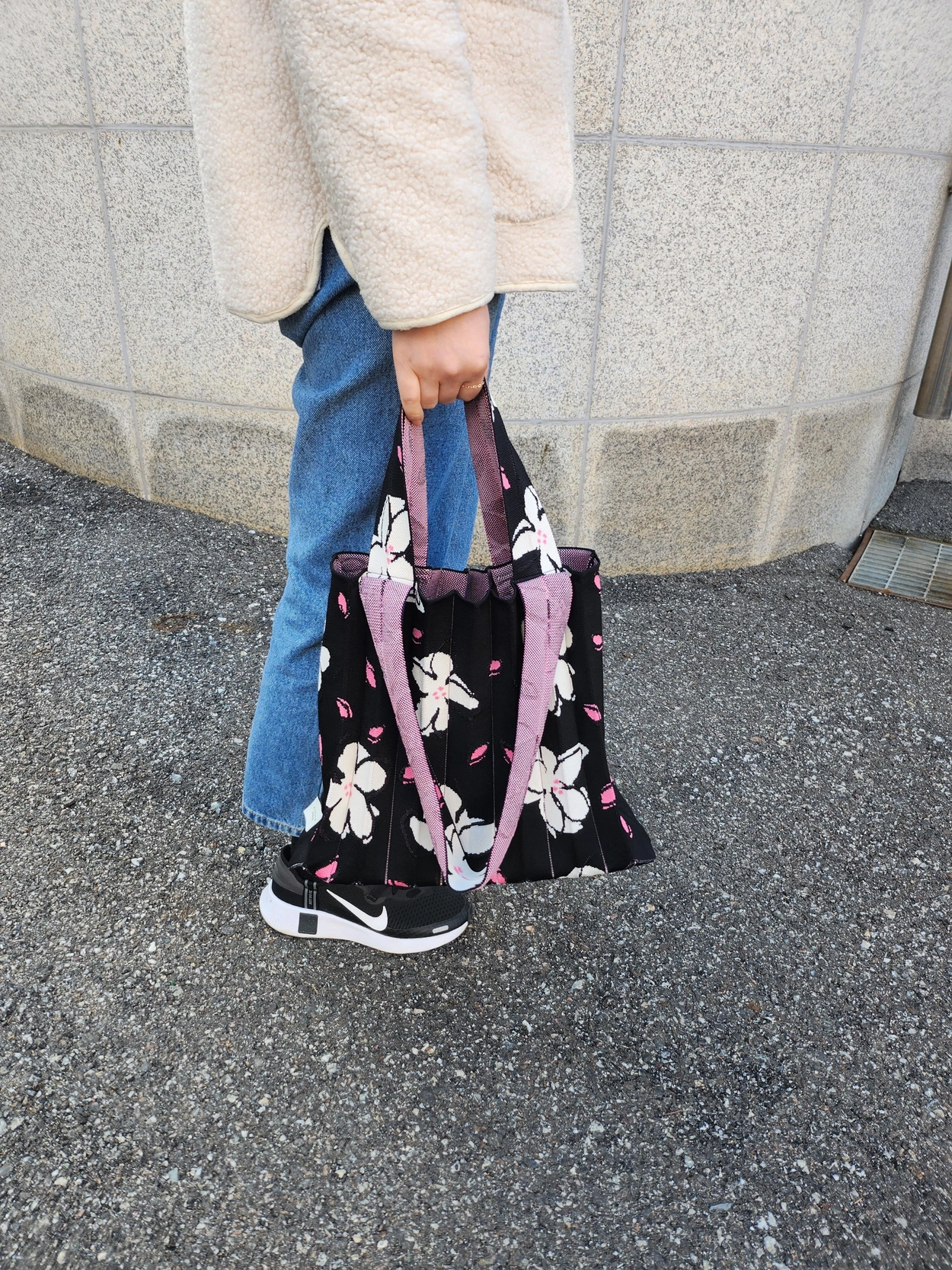 PLEATS MAMA 正規品関税込み [CHERRY BLOSSOM EDITION] 2WAY BAG CHERRY BLOSSOM EDITION] 2Way Shopper Bag Black(free reusable