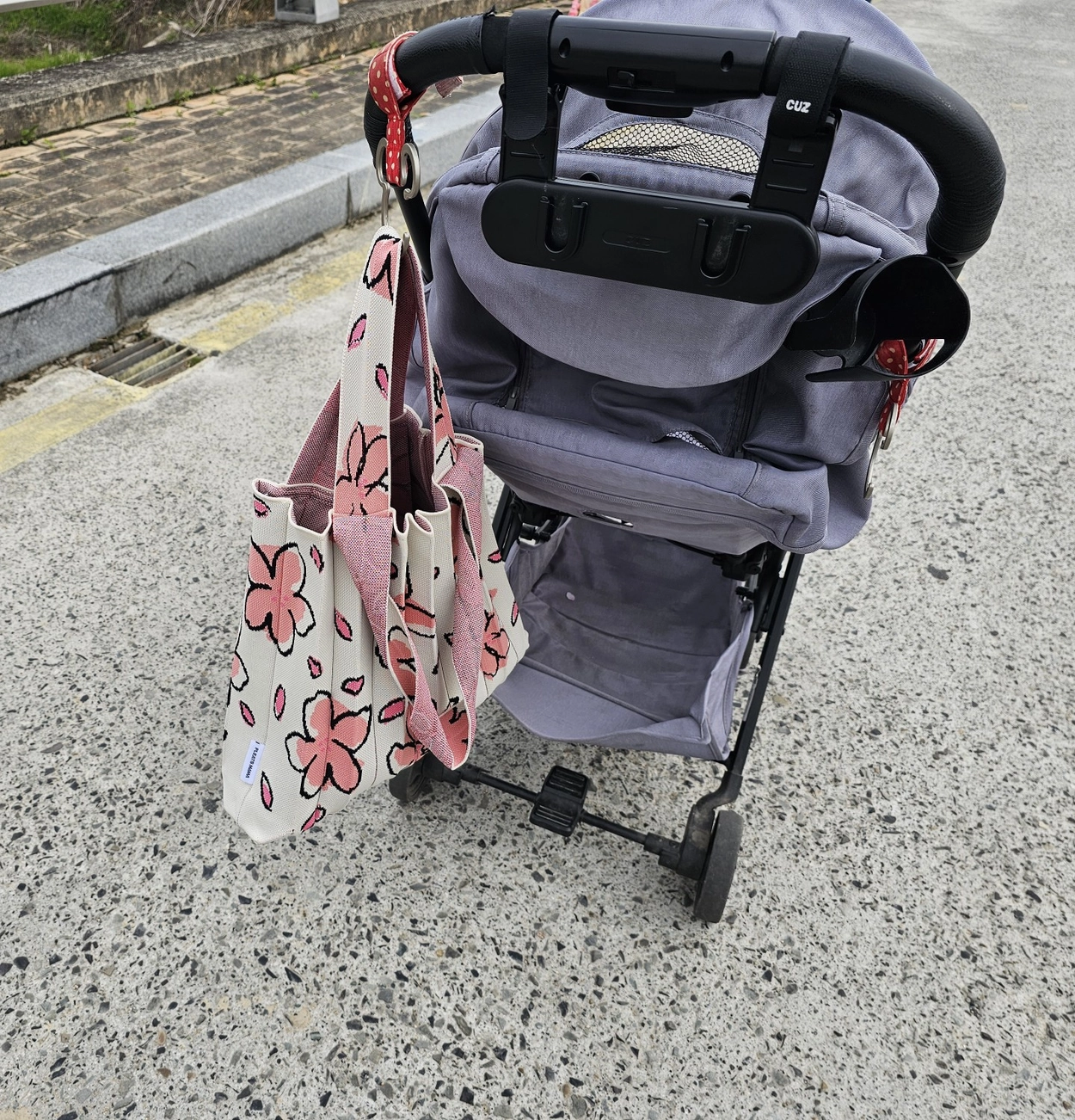 PLEATS MAMA 正規品関税込み [CHERRY BLOSSOM EDITION] 2WAY BAG CHERRY BLOSSOM EDITION] 2Way Shopper Bag Cream(free reusable
