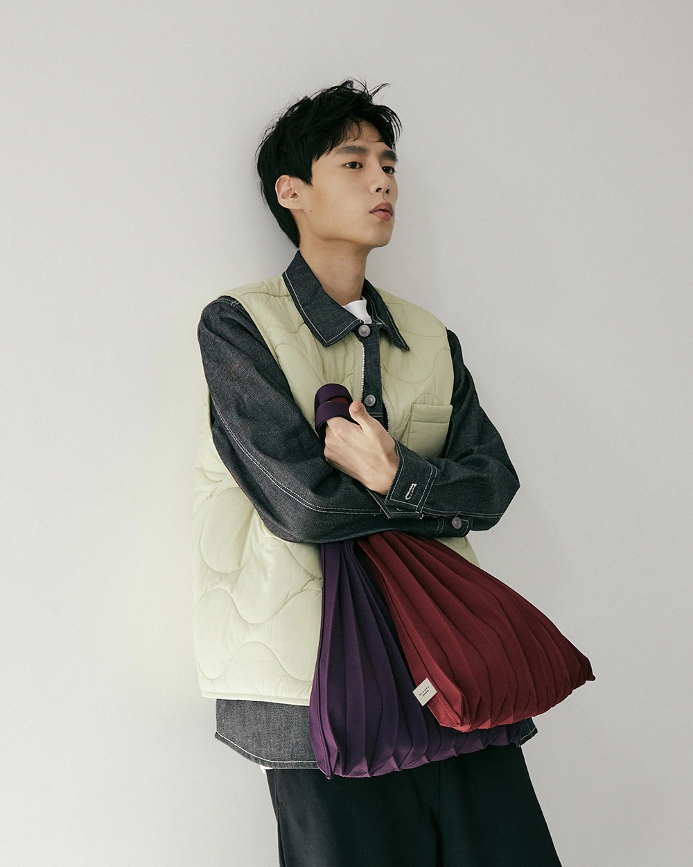 PLEATS MAMA 正規品関税込み Shoulder bag blue mulberry Knit Pleated Shoulder Bag made from Recycled Ocean Plastic