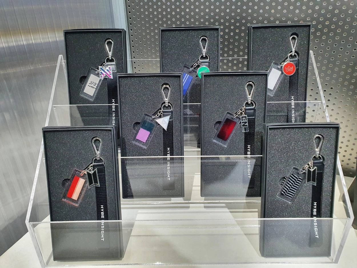 BTS HYBE INSIGHT キューブ｜アイドル 