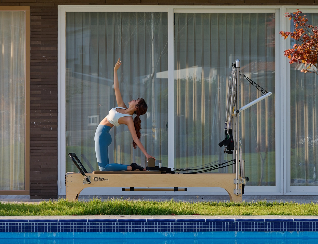 into PILATES ピラティスリフォーマー into PILATES ピラティスリフォーマー