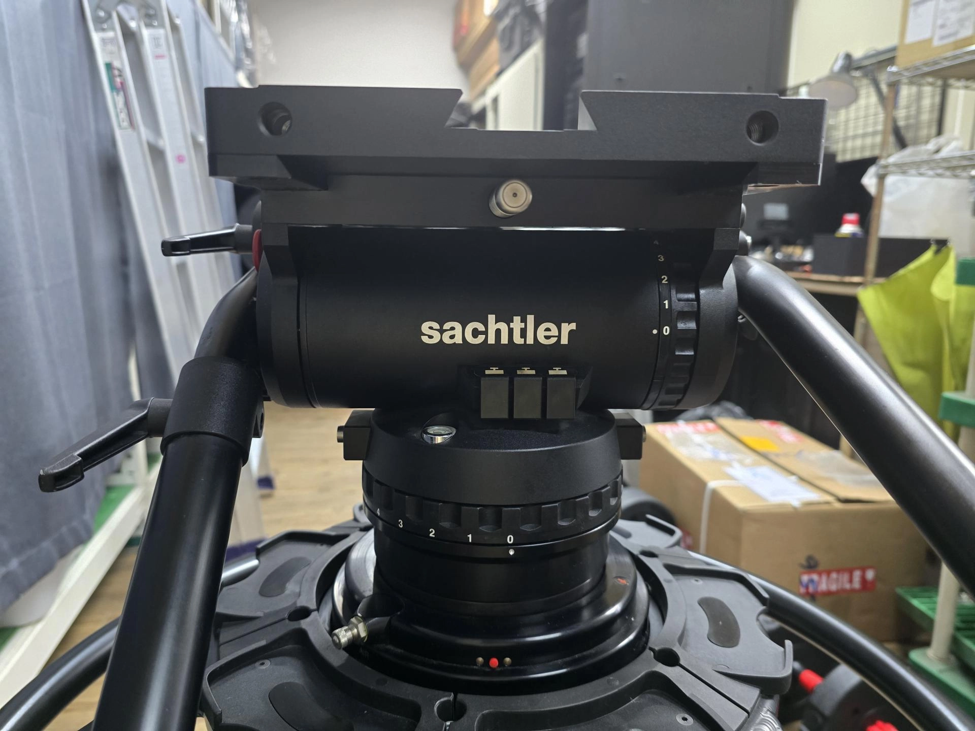 Sachtler Standard Camera Pedestal Video 90 FB : 브로드캐스트몰