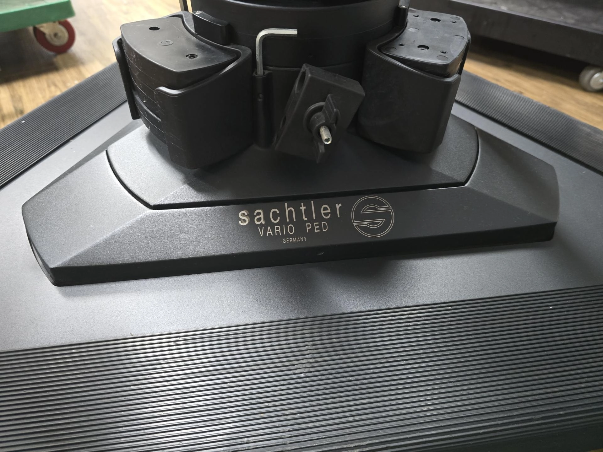 Sachtler Standard Camera Pedestal Video 90 FB : 브로드캐스트몰