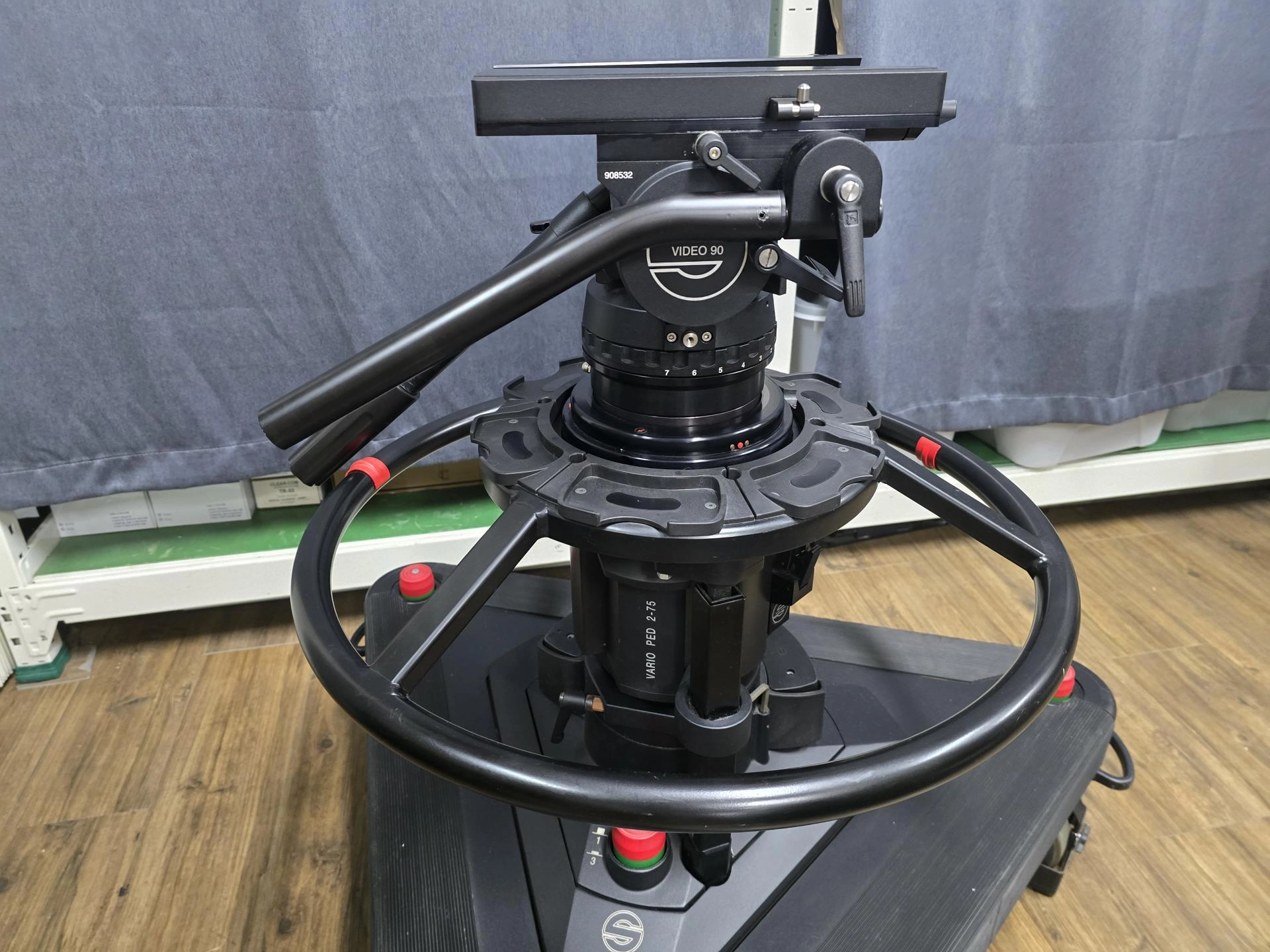 Sachtler Standard Camera Pedestal Video 90 FB : 브로드캐스트몰