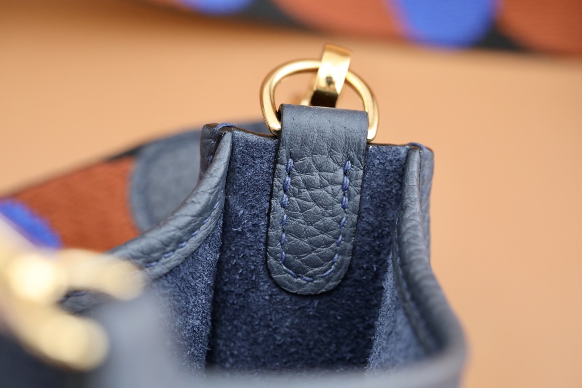 에르메스 에블린 TPM Bleu indigo (Clemence)