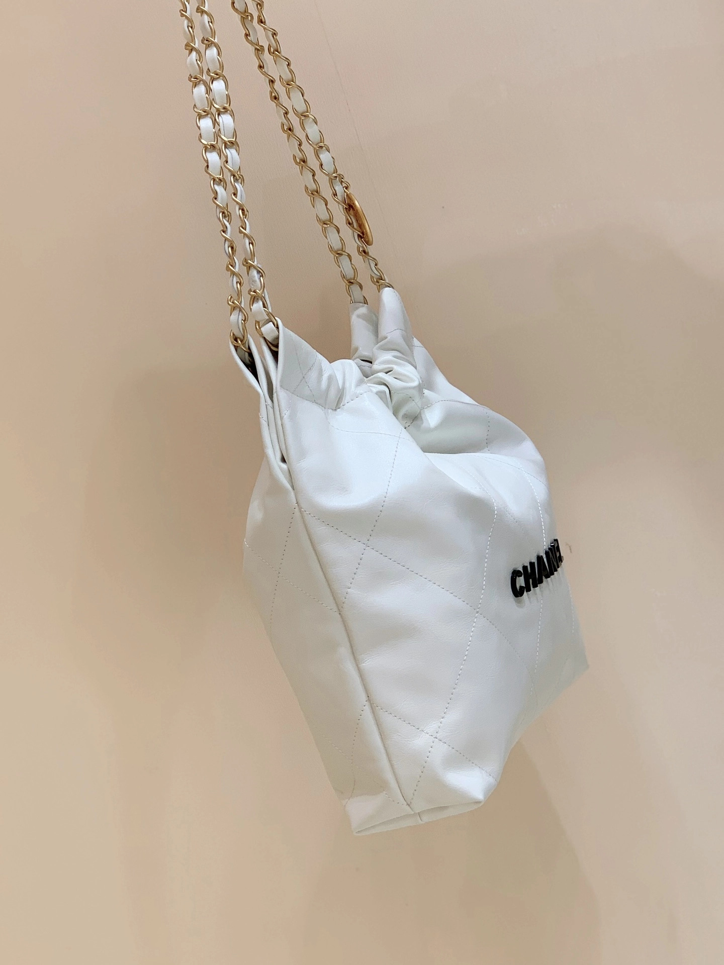 샤넬 22백 화이트 블랙