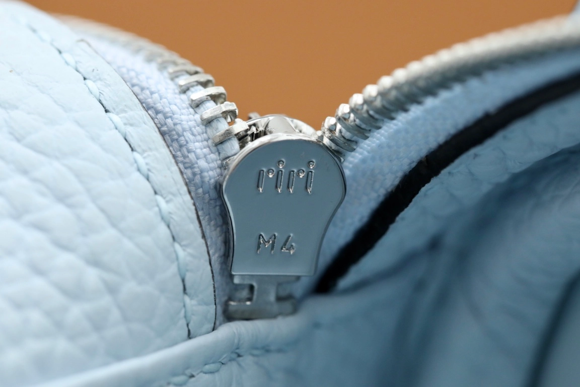 에르메스 린디 26 Blue brume (Clemence)
