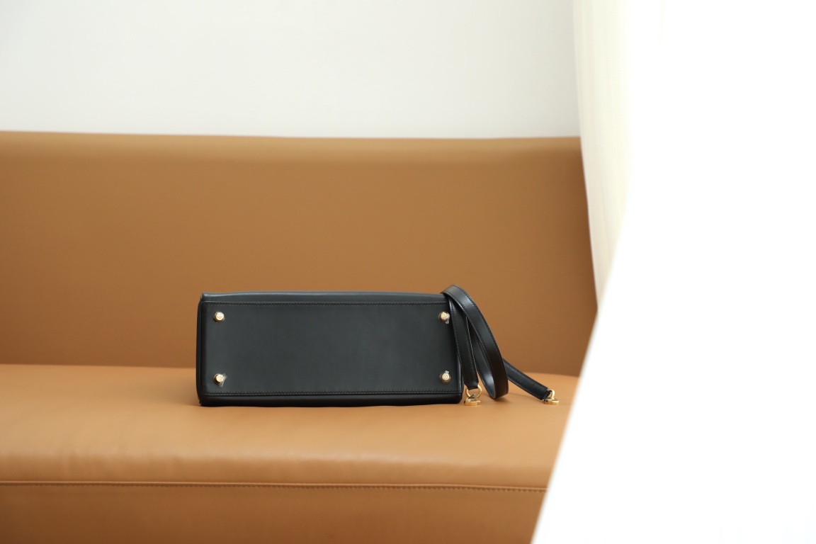 에르메스 켈리백 28 Noir (Box calf)