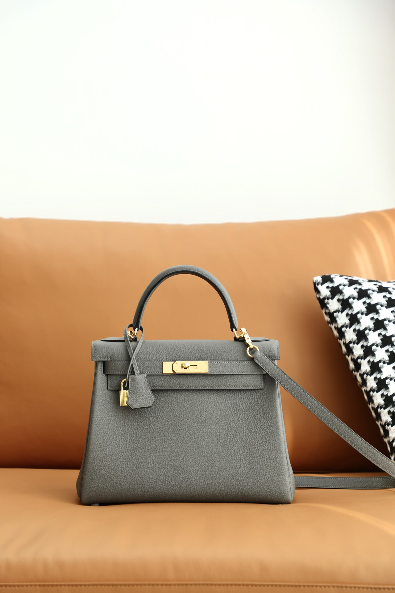 에르메스 켈리백 28 Gris etain (Togo)