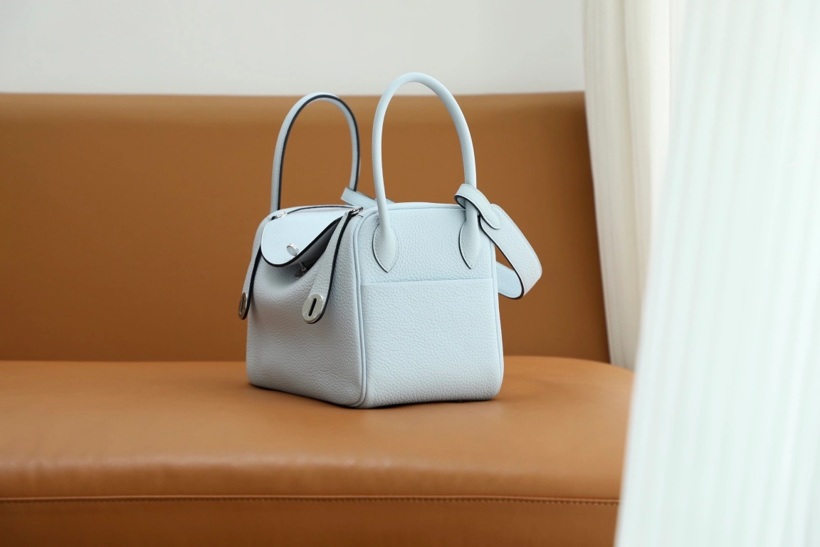 에르메스 린디 26 Blue brume (Clemence)