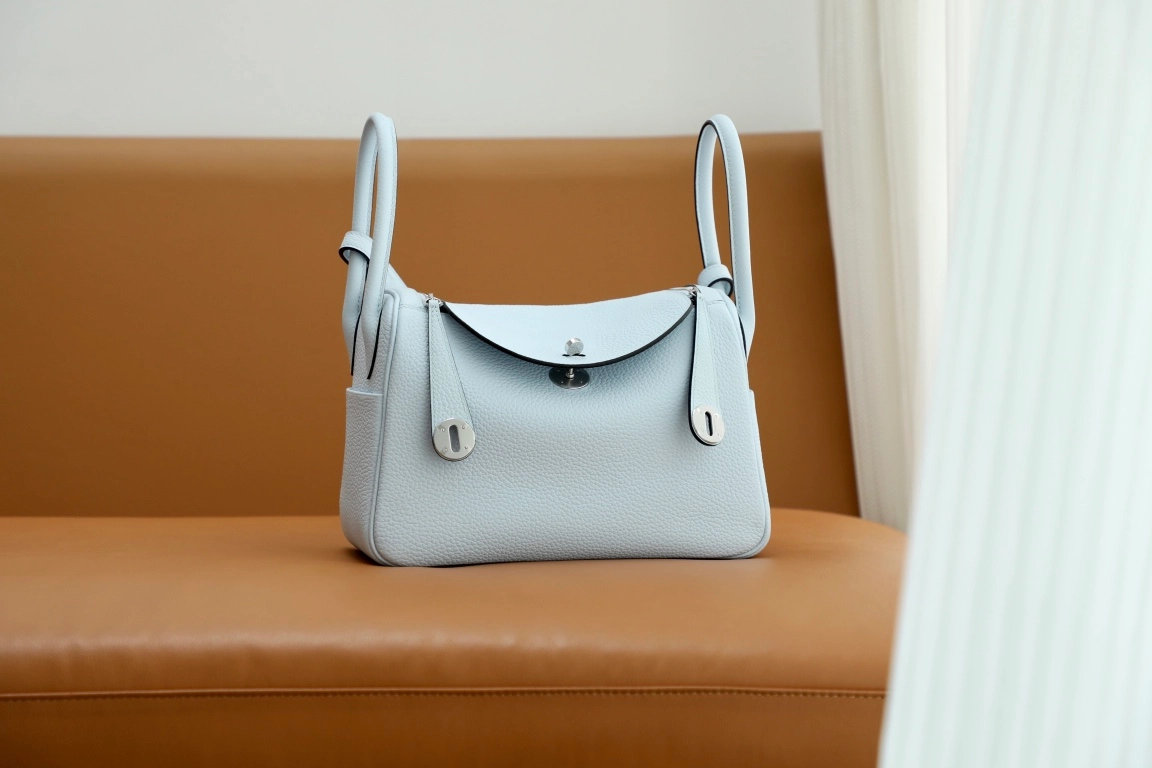 에르메스 린디 26 Blue brume (Clemence)