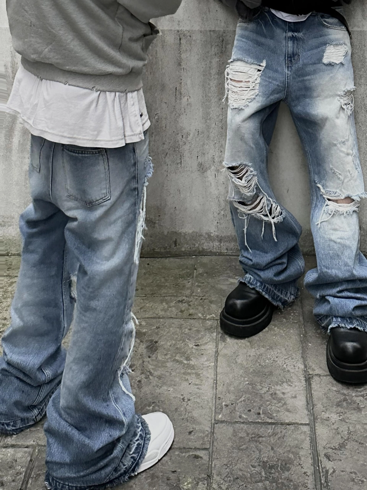 Destroyed flared jeans : EMOstanceclub