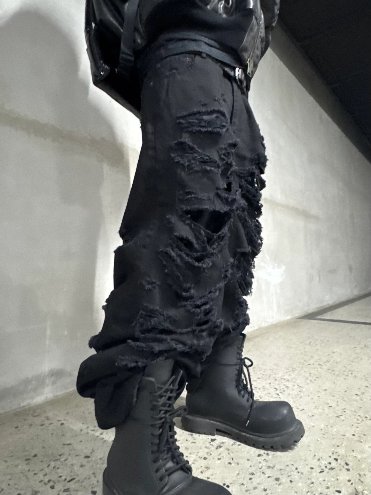 Japanese Distressed Wide Baggy Jeans - V2 : EMOstanceclub