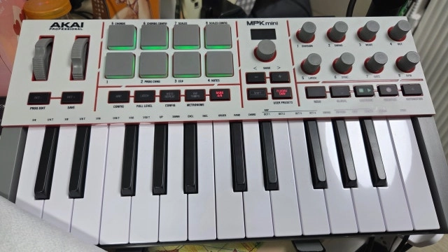 AKAI MPK Mini MK4 Gray 아카이 미디 키보드 컨트롤러