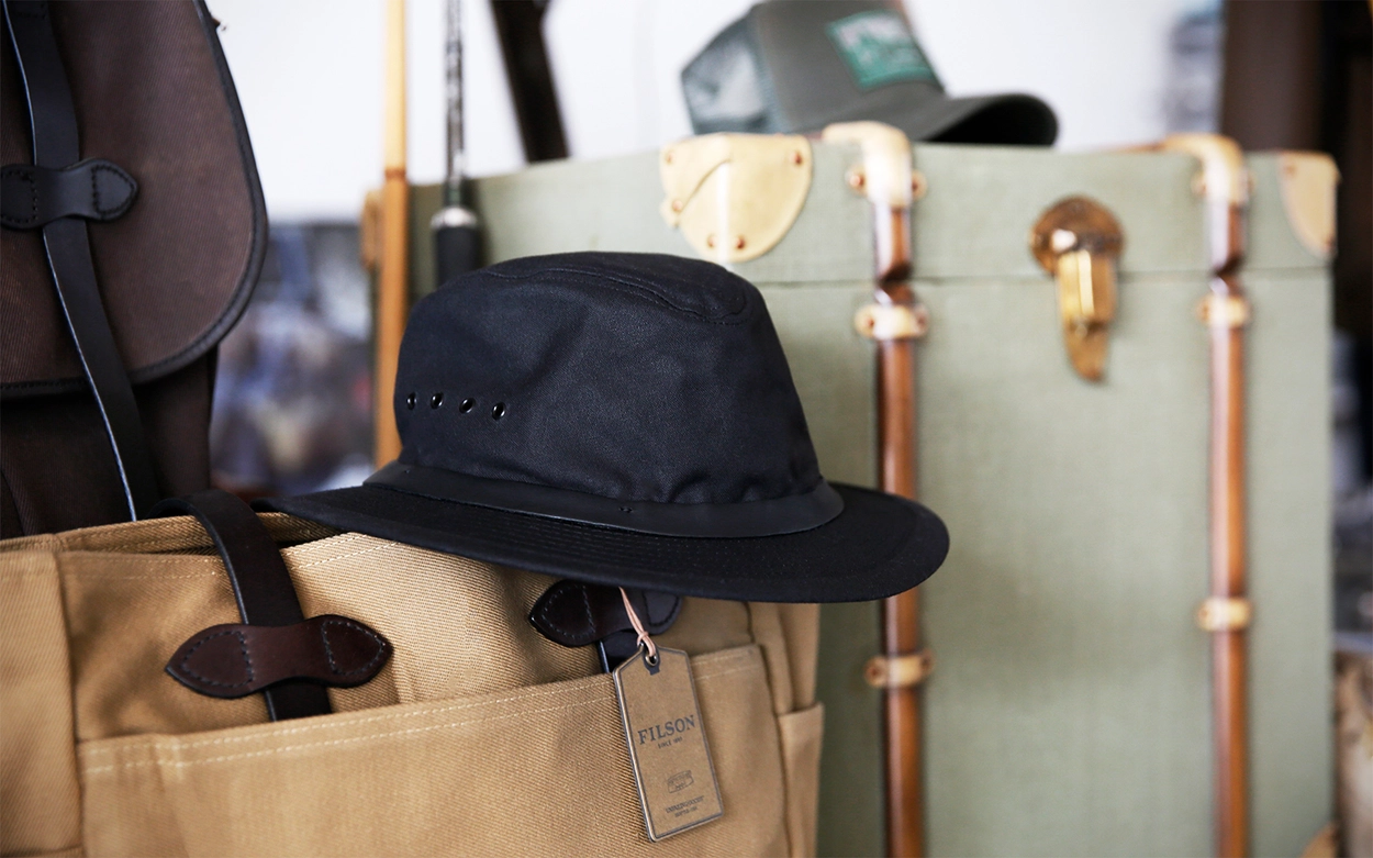 【FILSON】フィルソン TIN CLOTH PACKER HAT　 ブラック Filson Tin Cloth Packer Hat – Studio Opal Boutique